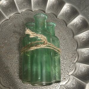 ☀️3/$20 Set of Green Glass Bottles.